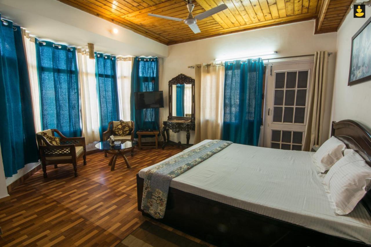 Livingstone 2Bhk Cozy Homestay In Kasauli Hills エクステリア 写真